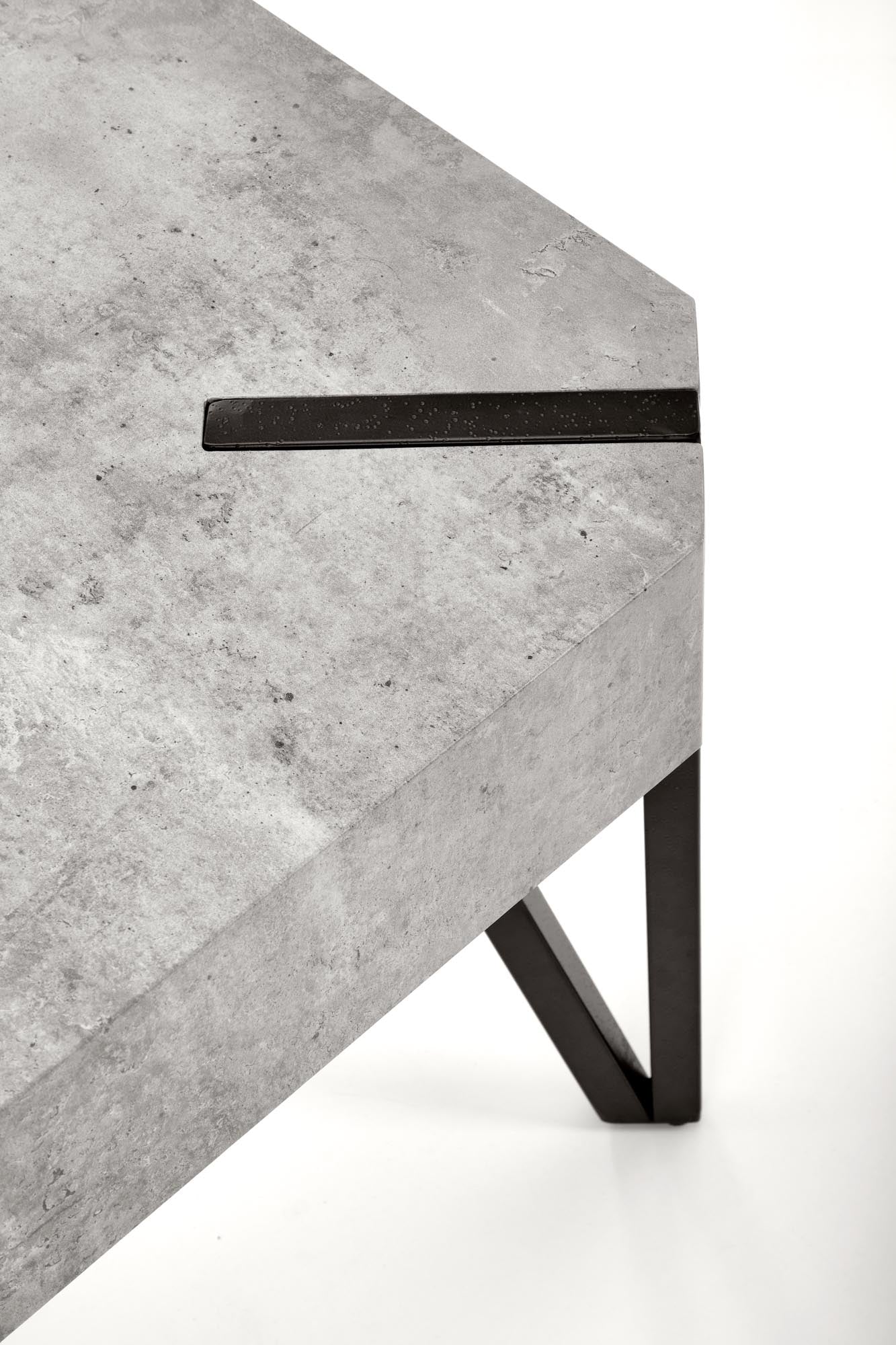 EMILY c.table, szín: beton / fekete