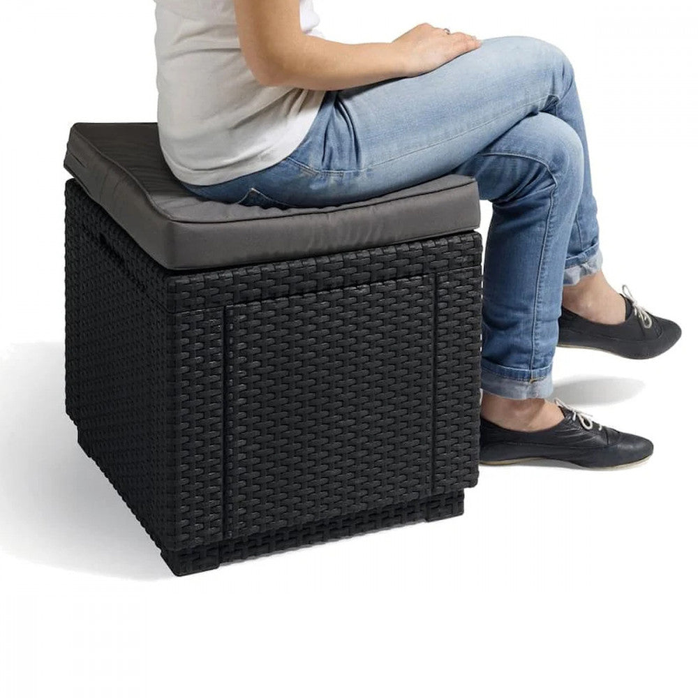 Cube zsámoly, barna színben, meleg taupe párnával_1