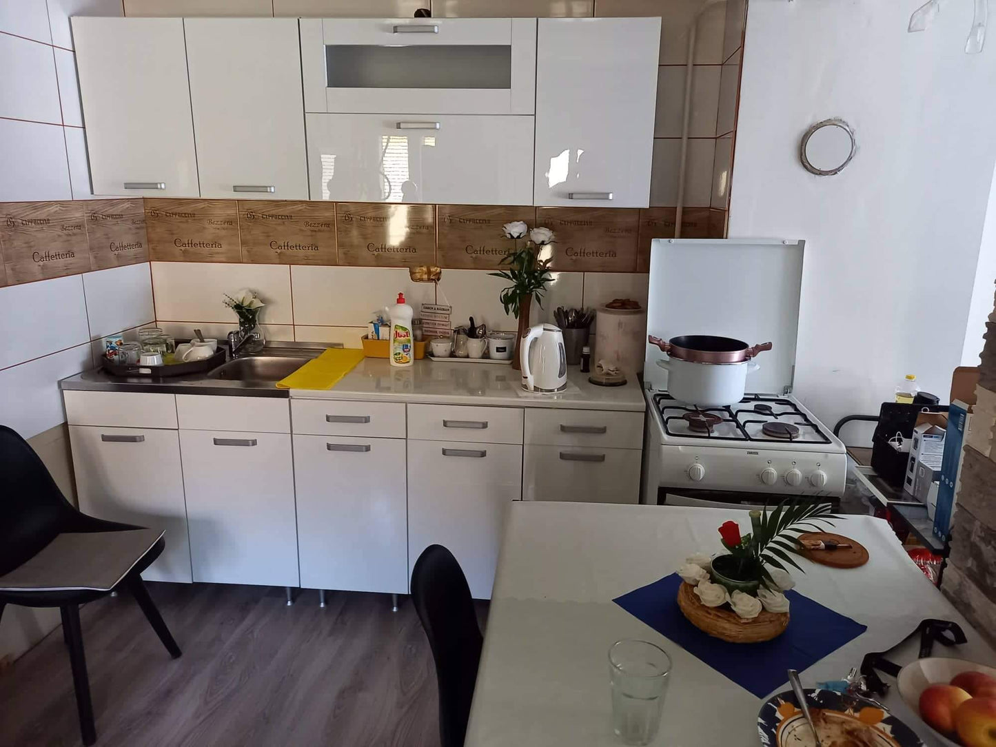 TŐLÜNK VÁSÁROLT KONYHABÚTOROK ( MAGASFÉNYŰ KATEGÓRIA)