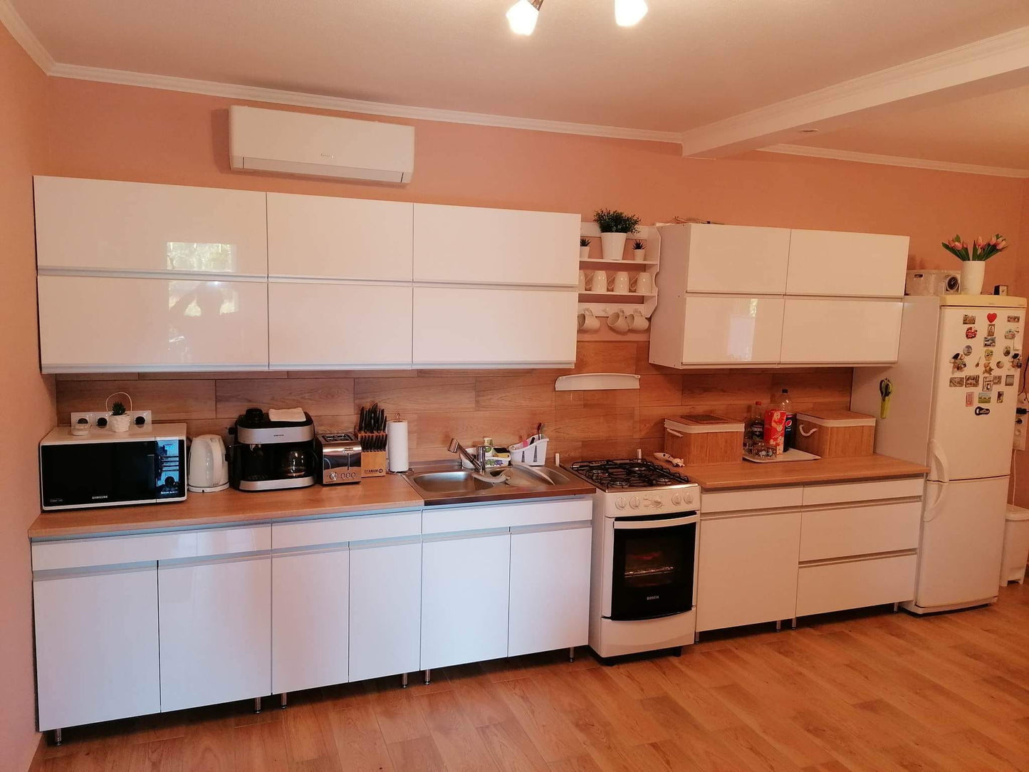 TŐLÜNK VÁSÁROLT KONYHABÚTOROK ( MAGASFÉNYŰ KATEGÓRIA)
