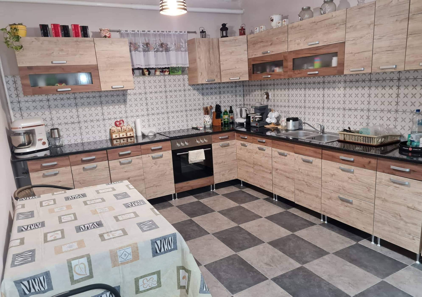 TŐLÜNK VÁSÁROLT KONYHABÚTOROK. ( NEM FÉNYES KATEGÓRIA )