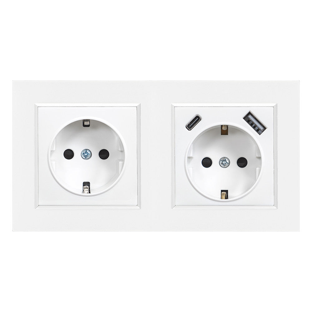 Nova földelt csatlakozóaljzat dugalj 16A 250V USB csatlakozóval fehér kerettel