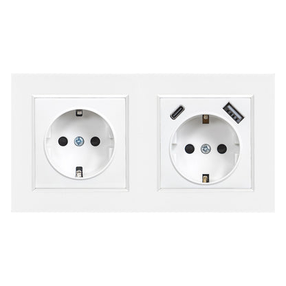 Nova földelt csatlakozóaljzat dugalj 16A 250V USB csatlakozóval fehér kerettel