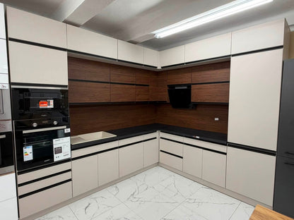 Crema Konyhabútor 300x260cm