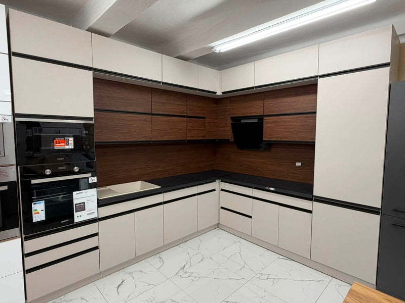Crema Konyhabútor 300x260cm